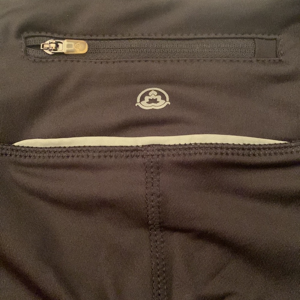🖤Vasana yoga pants with back pocket 28” inseam🖤 - Picture 5 of 5
